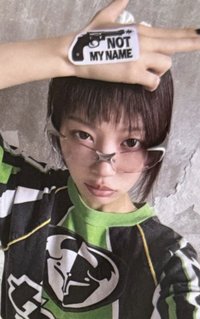 NOT CUTE ANYMORE yzy 線上5.0 簽售卡 