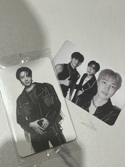 特典卡Jhope（圖左）