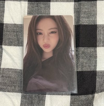 Le Sserafim 美麗紙片