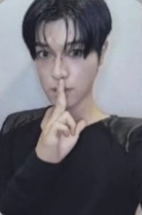Louder Than Ever 專輯卡 