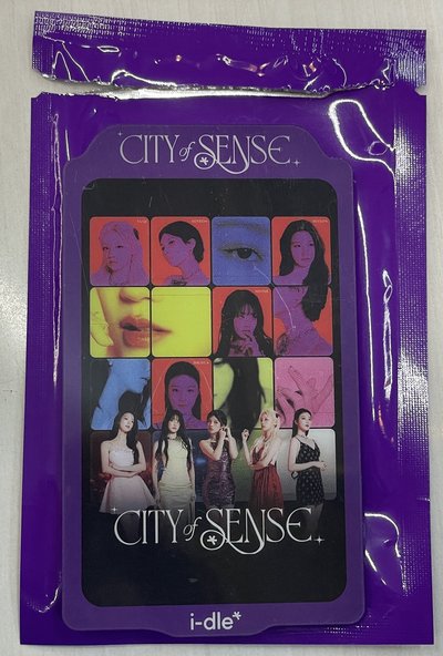 i-dle 展覽磁鐵一套 六入+迷八專輯一本（隨機）