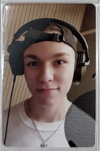 特二專卡(戴耳機)