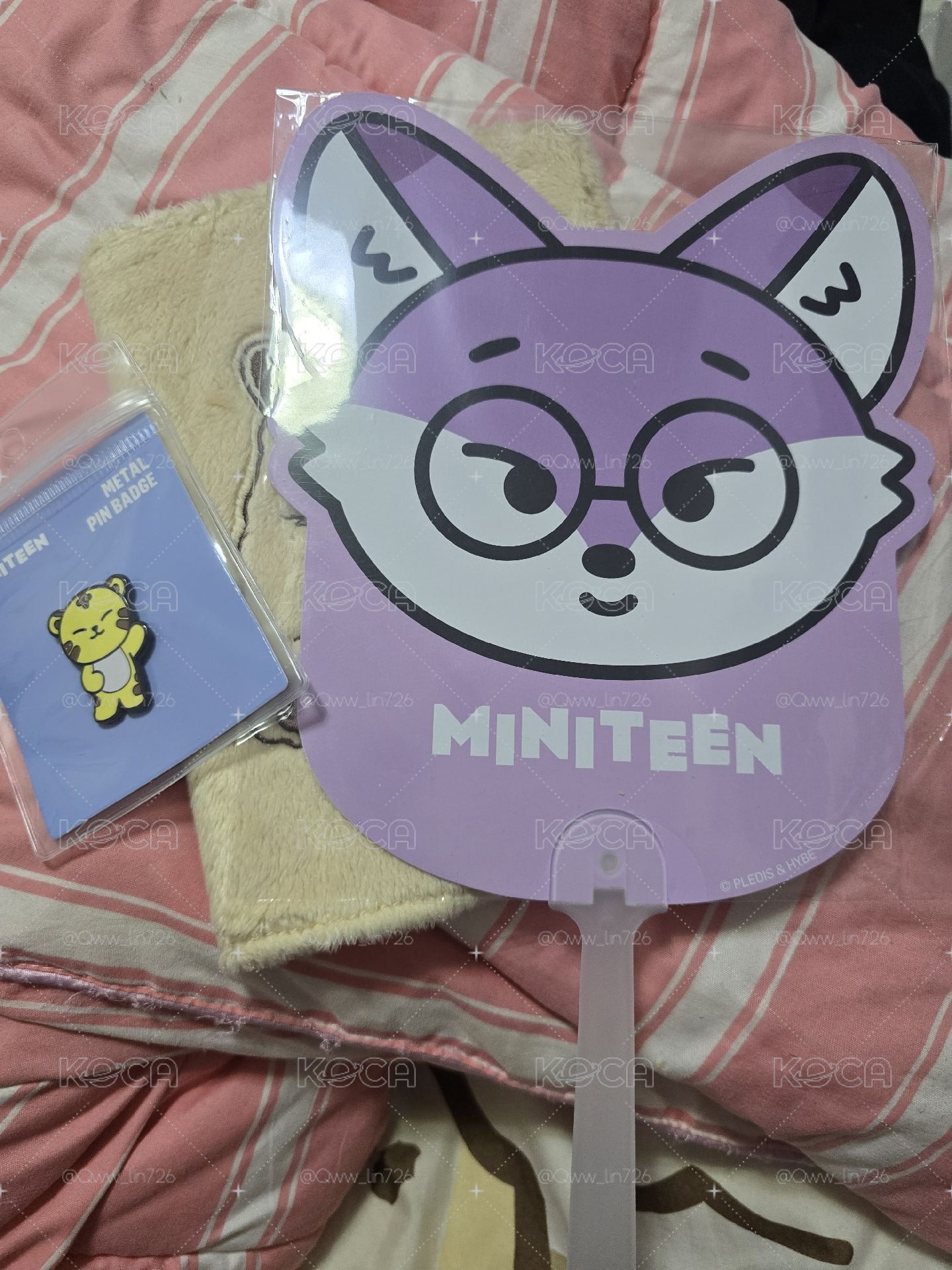 711 miniteen 狐袋子扇+眈眈徽章