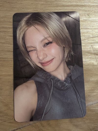 TNVS BOX 專輯卡 預售禮 雙面卡 Yeji