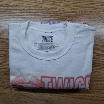 THIS IS FOR 北美場 場周 大學T（M）