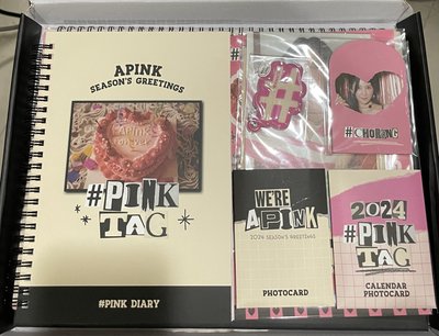 Apink 2024 ’PINK TAG‘ 年曆完整組
