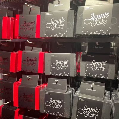 《現貨》 JENNIE聯名MINISO Ruby系列小卡 紅黑各一組