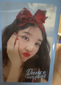 娜摸臉