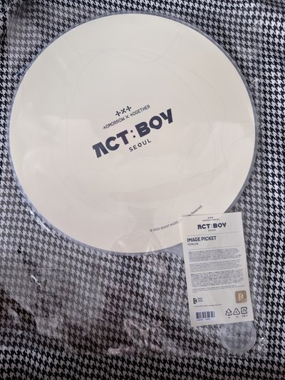 （全新未拆現貨 紙箱寄出 一日內寄出）txt act:boy 崔然竣 紅髮竣 大扇 扇子