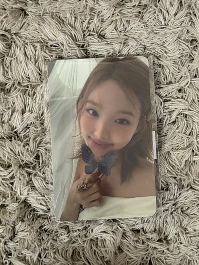 Yes,I am Nayeon通路JYP特典卡