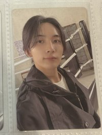 ✅穿外套歪嘴笑