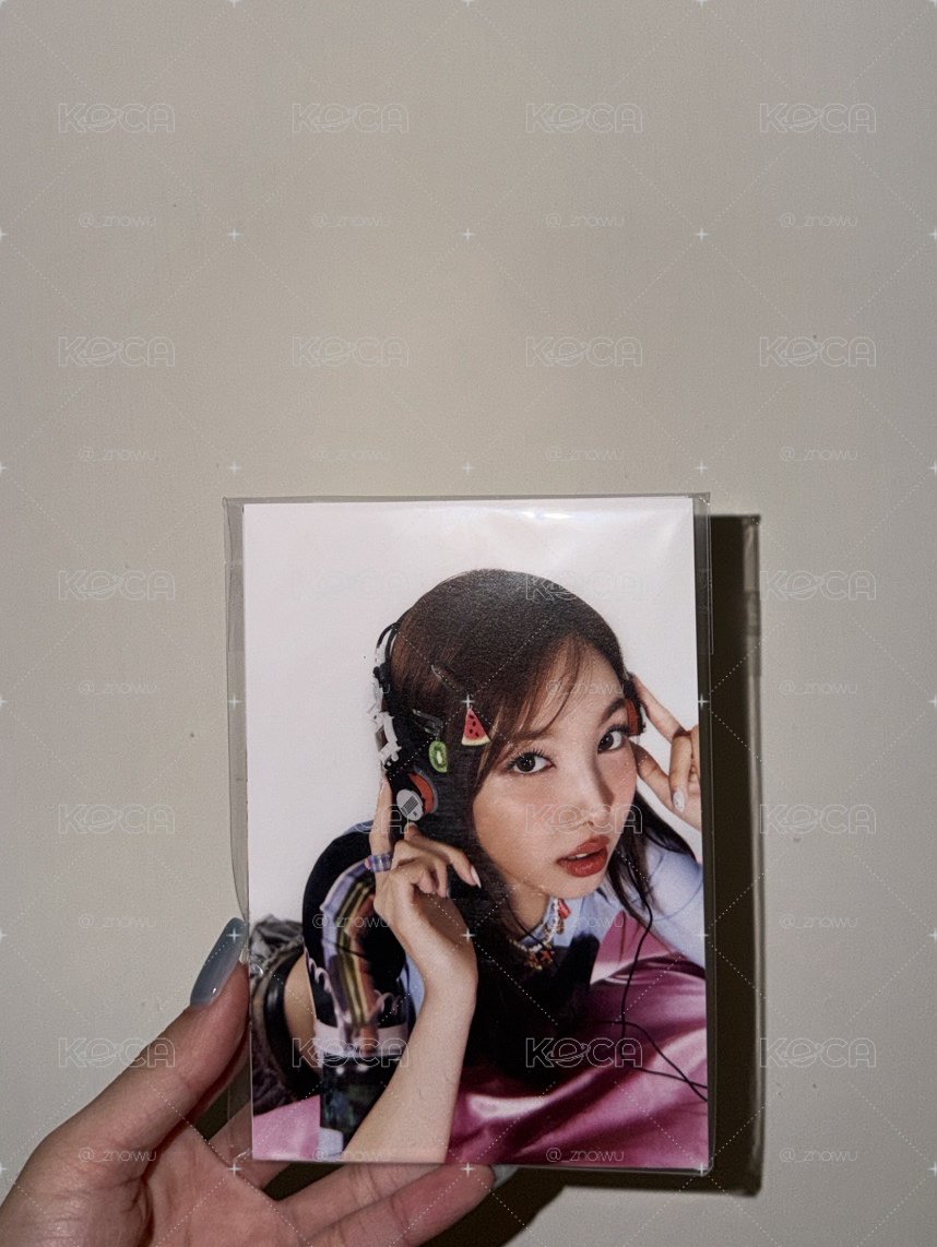 TWICE 年曆明信片一套