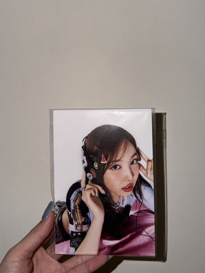 TWICE 年曆明信片一套