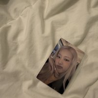托腮嘟嘴臉