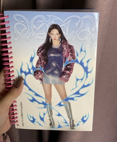 karina 正規一🎨superbeing空專 寫真本