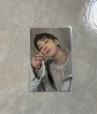 手指愛心白衣圓