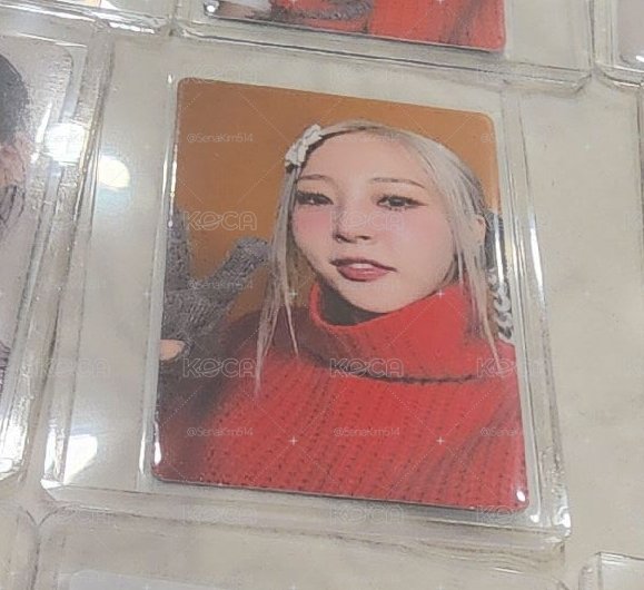 紅色毛衣玟星比耶