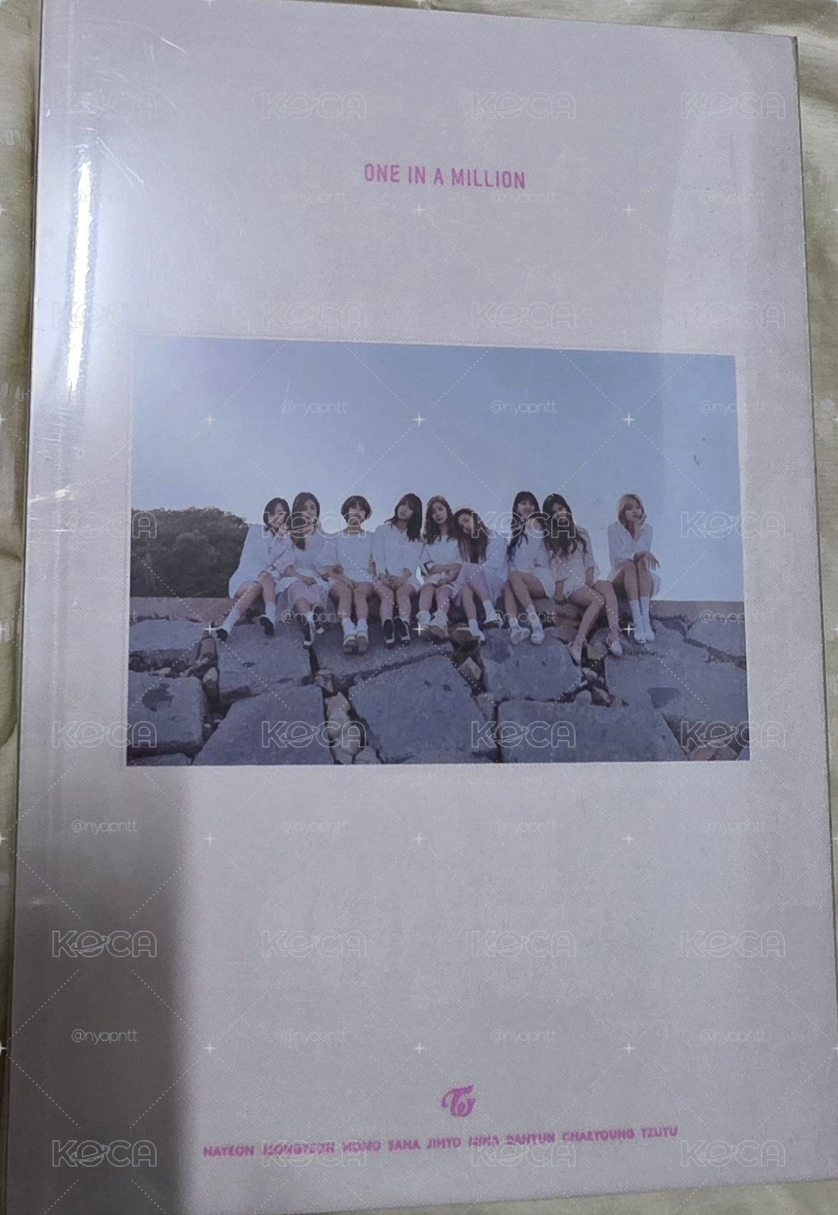 TWICE  1st PHOTOBOOK【ONE IN A MILLION】 寫真書