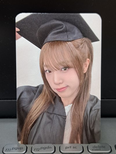 數星星 學士服 YENA 鴨力消失符