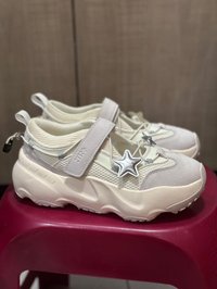 Bryn Velcro Sneakers V2 