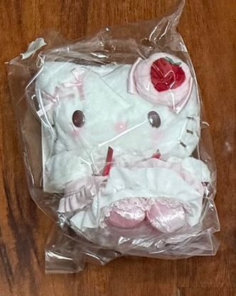 三麗鷗 Kitty 草莓蛋糕 二代 娃娃吊飾 吊飾