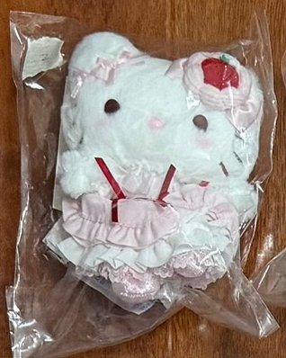 三麗鷗 Kitty 草莓蛋糕 二代 娃娃吊飾 吊飾