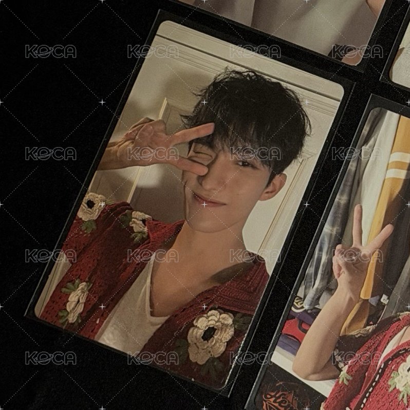 李碩珉在臉上比✌🏻