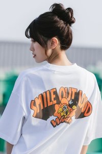 【Woden x Unilions x Yamama】 Smile Out Loud 標語Tee 白