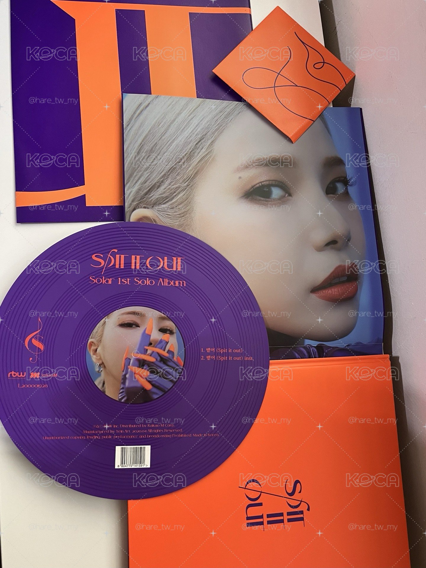 金容仙SOLAR 第一張專輯「SPIT IT OUT」
