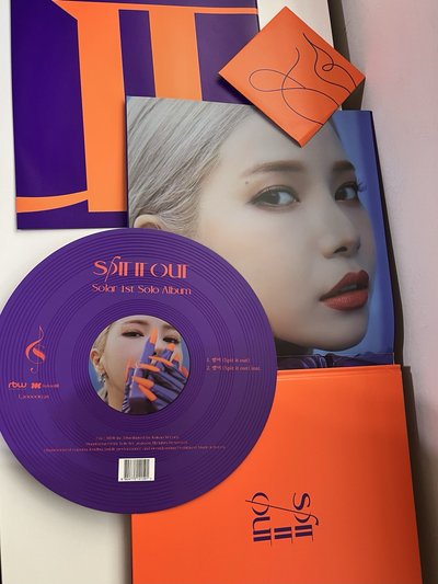 金容仙SOLAR 第一張專輯「SPIT IT OUT」