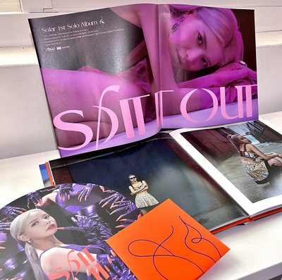 金容仙SOLAR 第一張專輯「SPIT IT OUT」