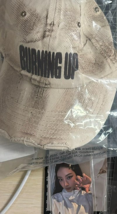 MEOVV BURNING UP帽子 Gawon小卡