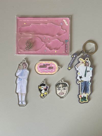 tomoya 立牌吊飾（壓克力物）盤🐧