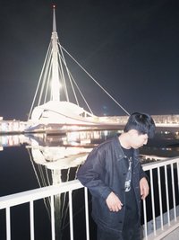 En