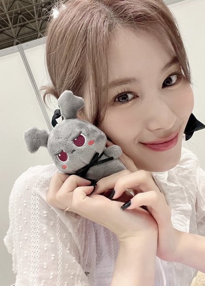 Hare Hare 1004 閃電娃 （TWICE背過同款娃）