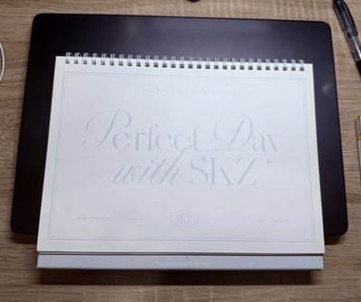 ［單帶區］SKZ 2024 Season’s Greetings 桌曆