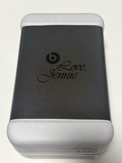 Beats Solo 4 - JENNIE特別版 晶石黑