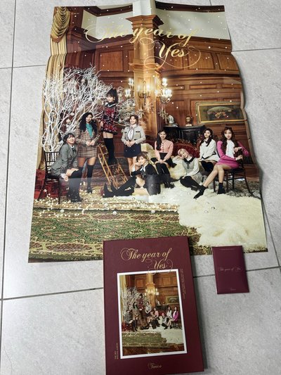 TWICE  The year of Yes 含小卡+預售禮+海報