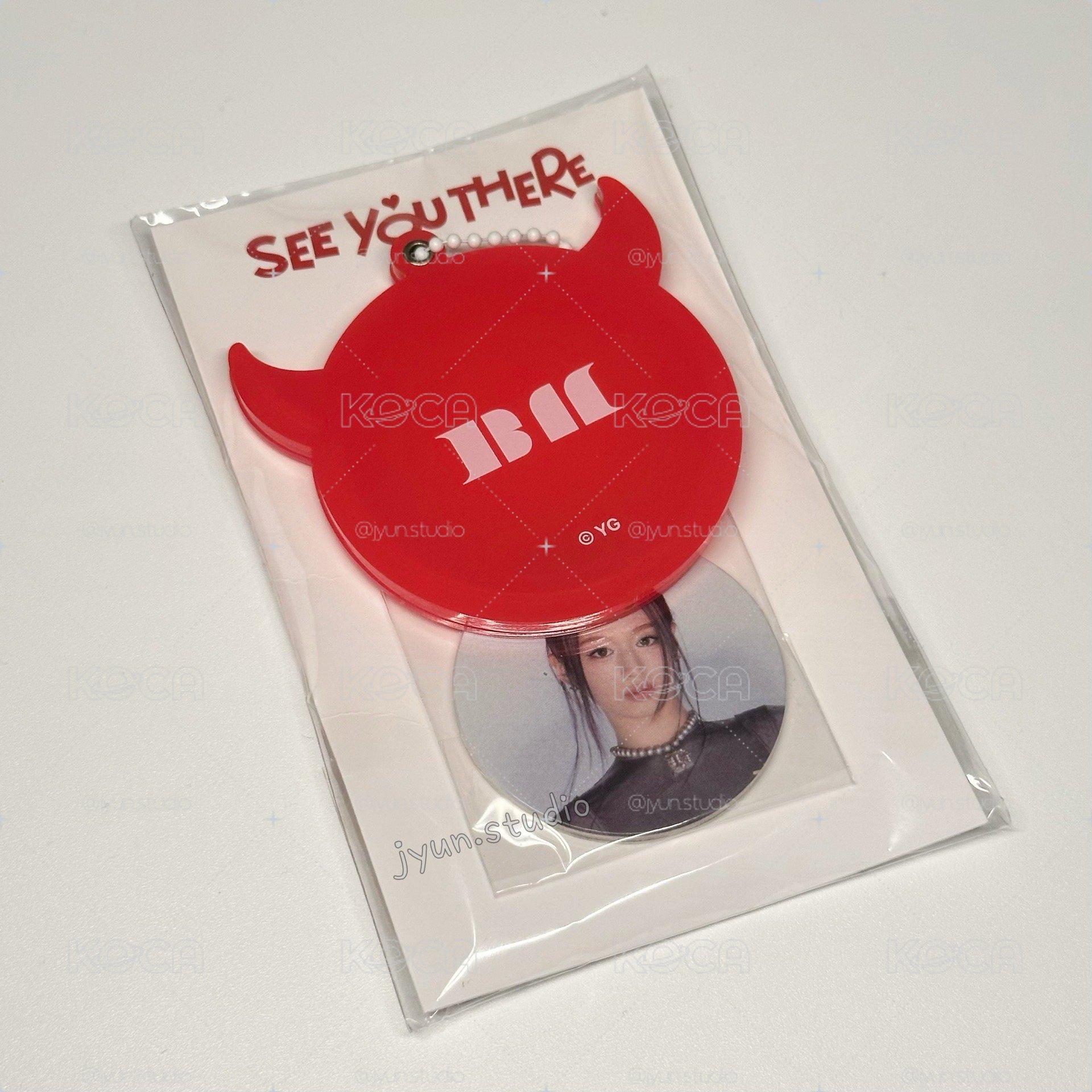 Ahyeon 賢 [壓克力相片吊飾] SEE YOU THRER 周邊