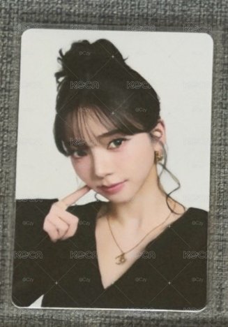 KARINA戳臉