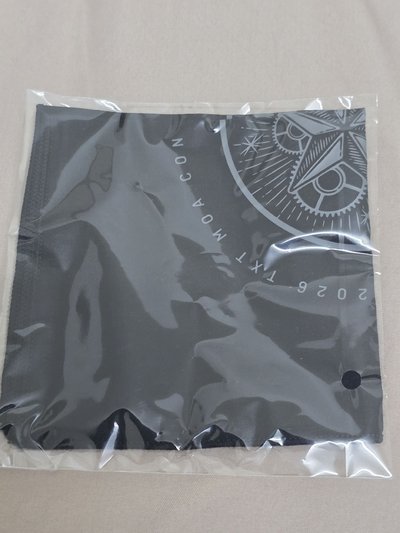 MOA CON坐娃娃衣(僅有頭巾）