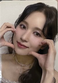 雙手臉頰愛心