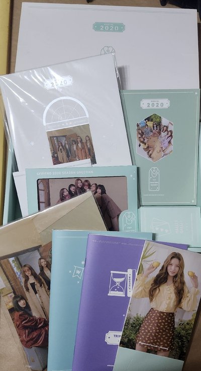 GFRIEND 年曆 內容物如圖