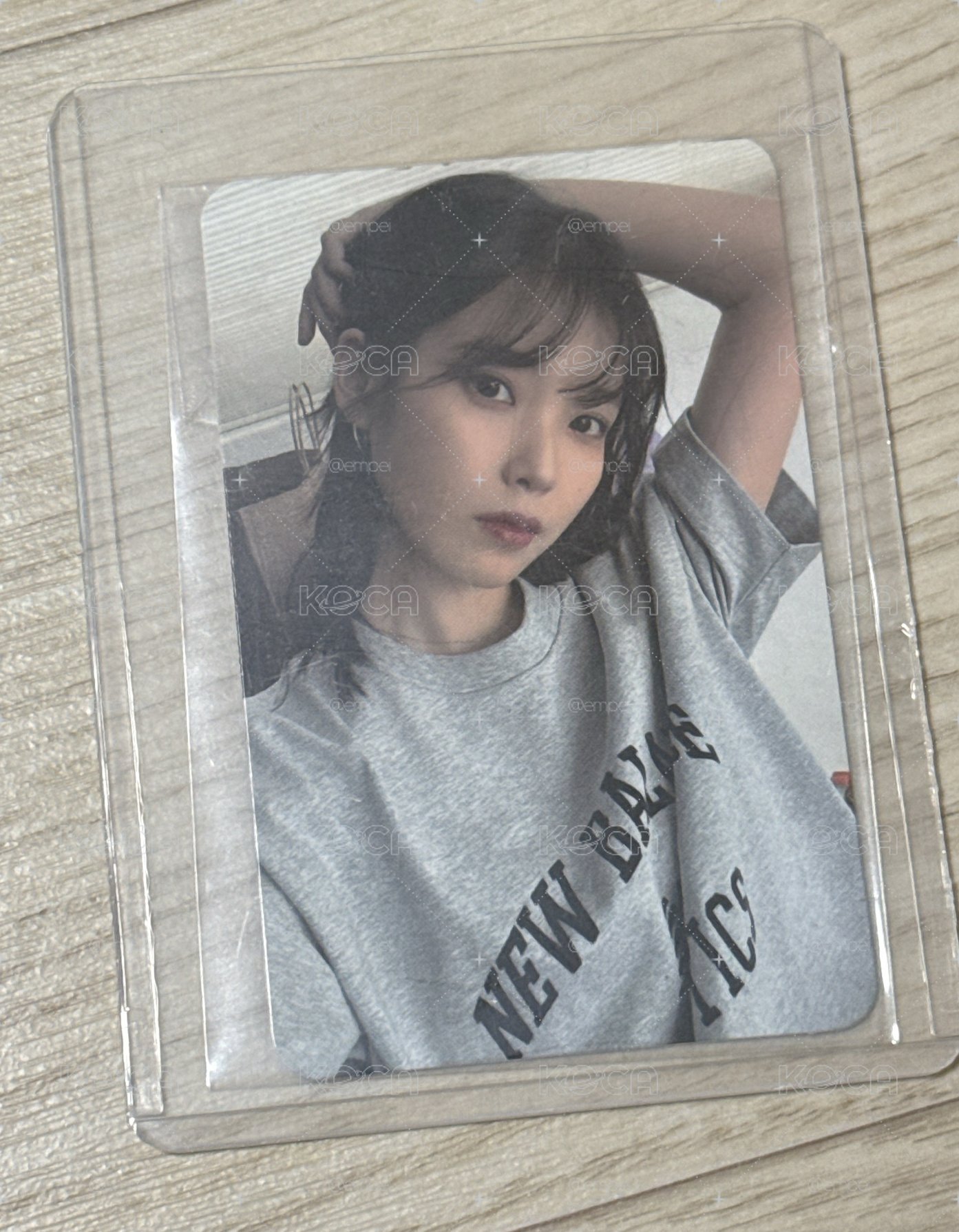 IU 展覽入場卡 拿到就放卡套了