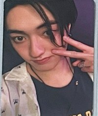 夾臉比耶