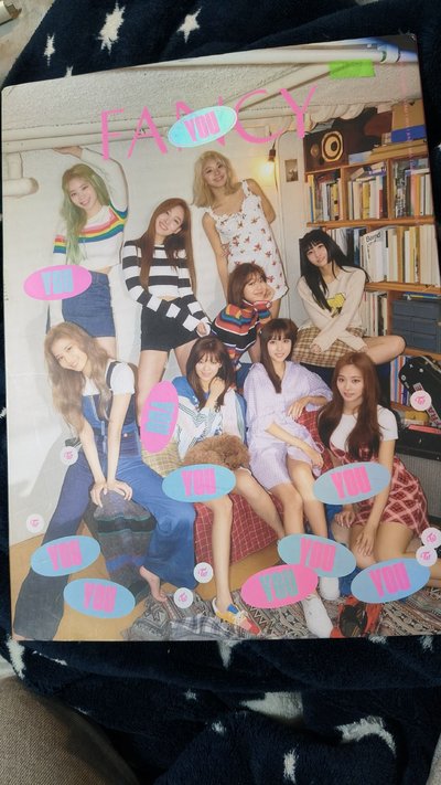 Twice fancy 空專 CD 封面人物：MOMO