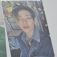 穿牛仔外套的王文王老師