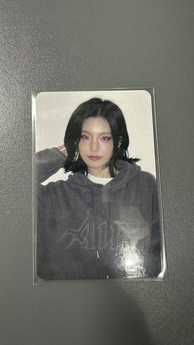 Yeji AIR 帽T+小卡