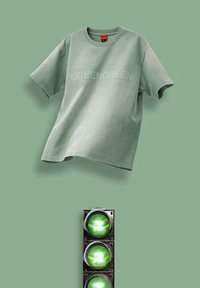 T-shirt 綠（M-XL下單備註尺寸）