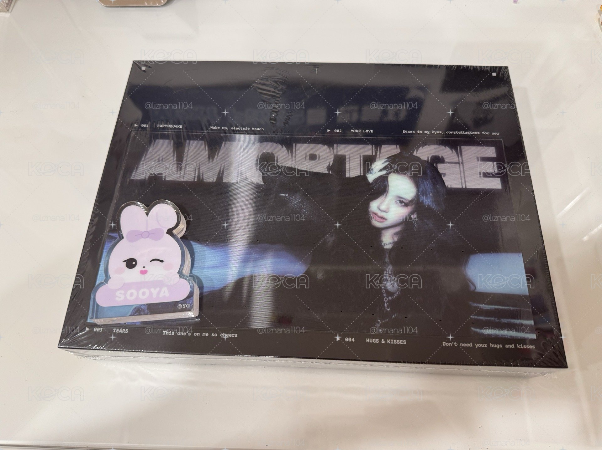 秀AMORTAGE黑版未拆專+秀立牌